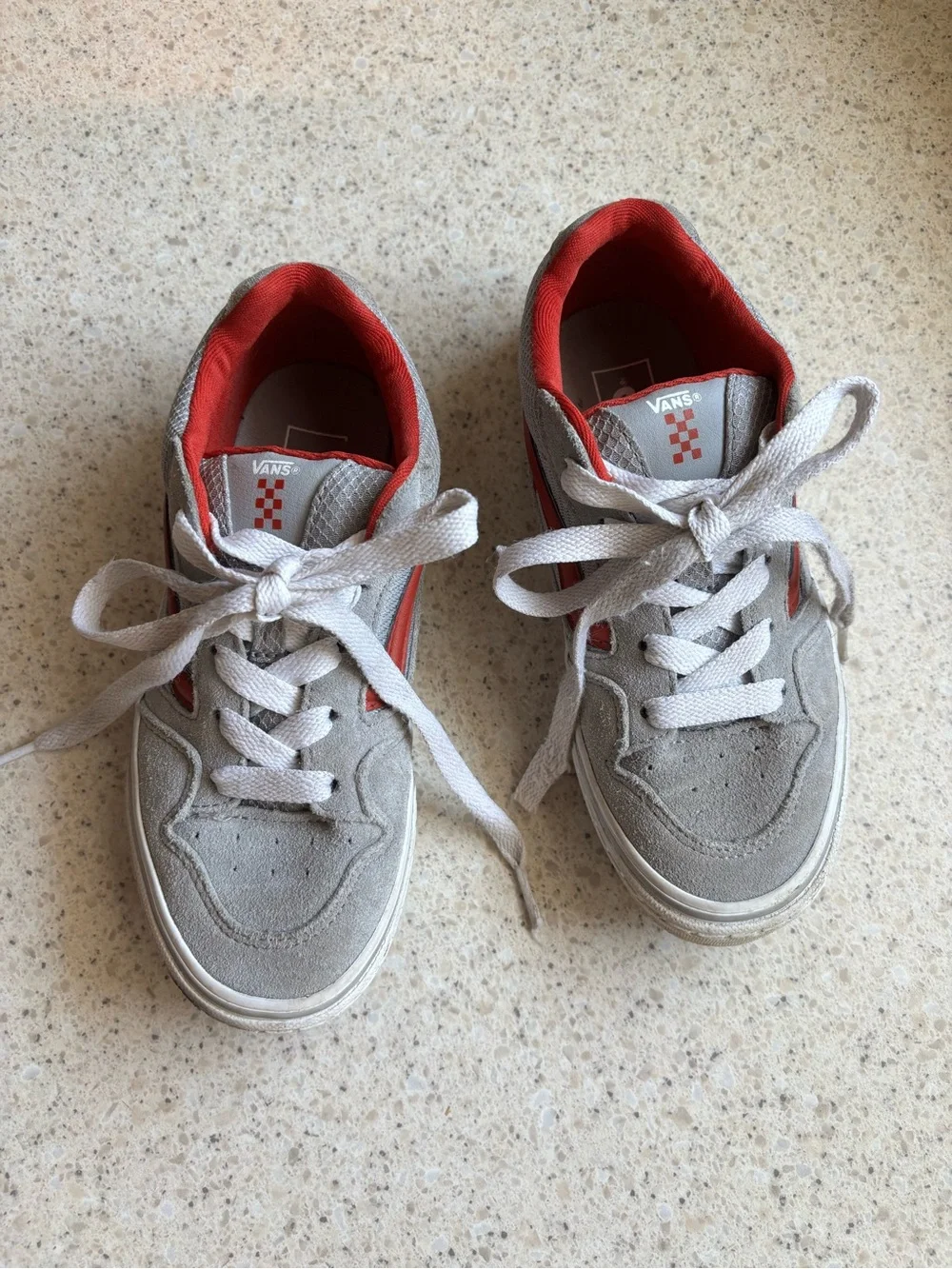 Vans - Kids Gray White and Red Low-Top Skate Sneakers Shoes for Boys in size 2